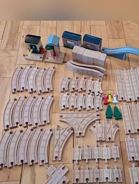 HUGE THOMAS TRAIN TRACK PACK!  Thomas Train Wooden Railway Brio Compatible